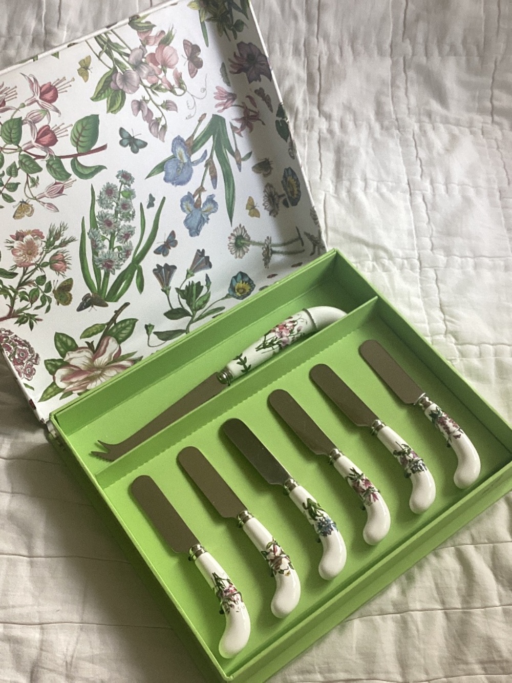 PORTMEIRION BOTANIC GARDEN SET OF 6 CHEESE/BUTTER SPREADERS WITH LARGE KNIFE